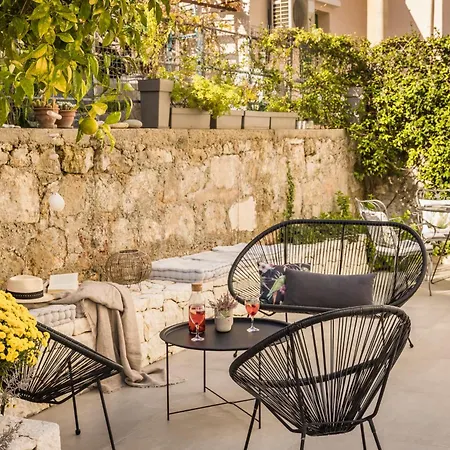 Marissa's Elegant Retreats