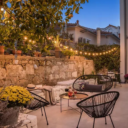 Marissa's Elegant Retreats Apartment