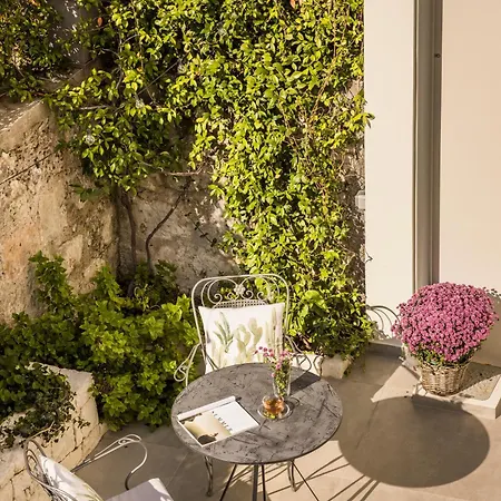 Marissa's Elegant Retreats Apartment