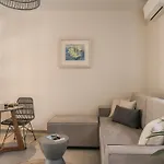 Marissa's Elegant Retreats Lägenhet *